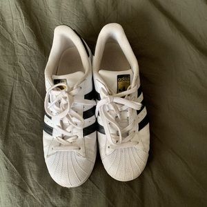 Adidas superstars